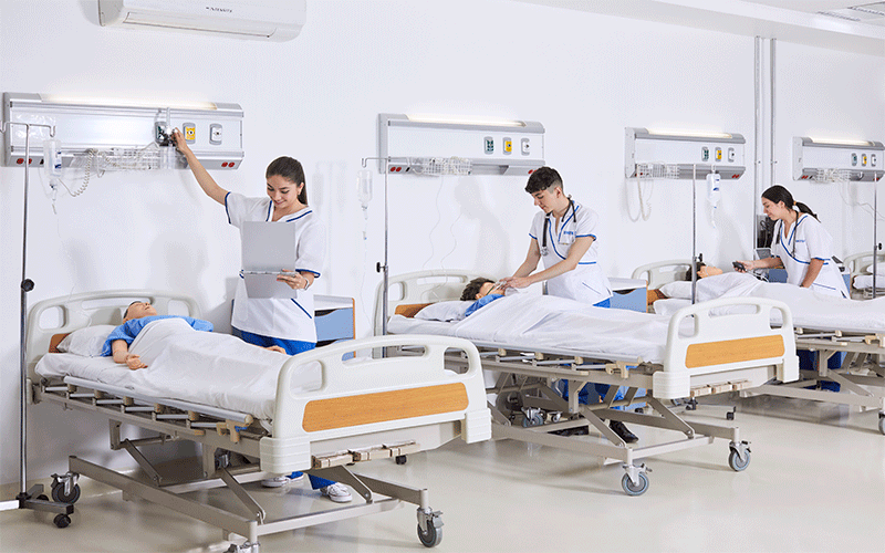 Estudiantes de enfermería en el Hospital Simulado